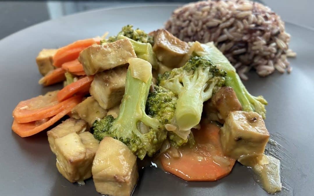 Easy Plant-Based Tofu Satay with Broccoli