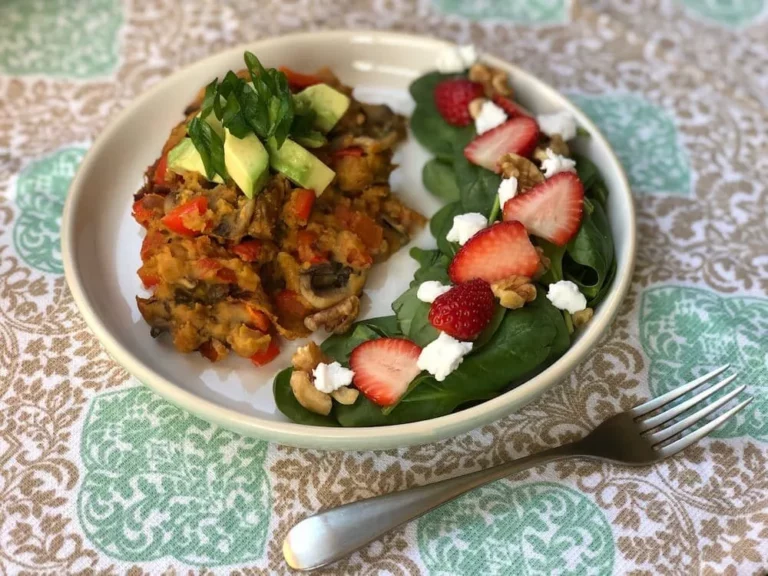 Chickpea Scramble with Spinach Strawberry Salad